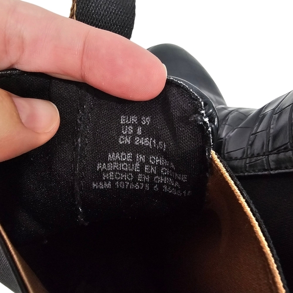 H&M Black Ankle Boots with Crocodile Texture - Picture 7 of 9